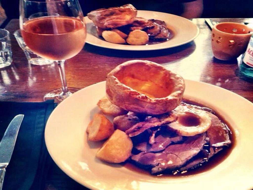 The Black Horse Fulmer ภายนอก รูปภาพ