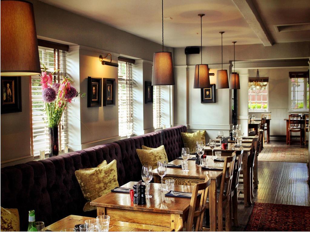 The Black Horse Fulmer ภายนอก รูปภาพ